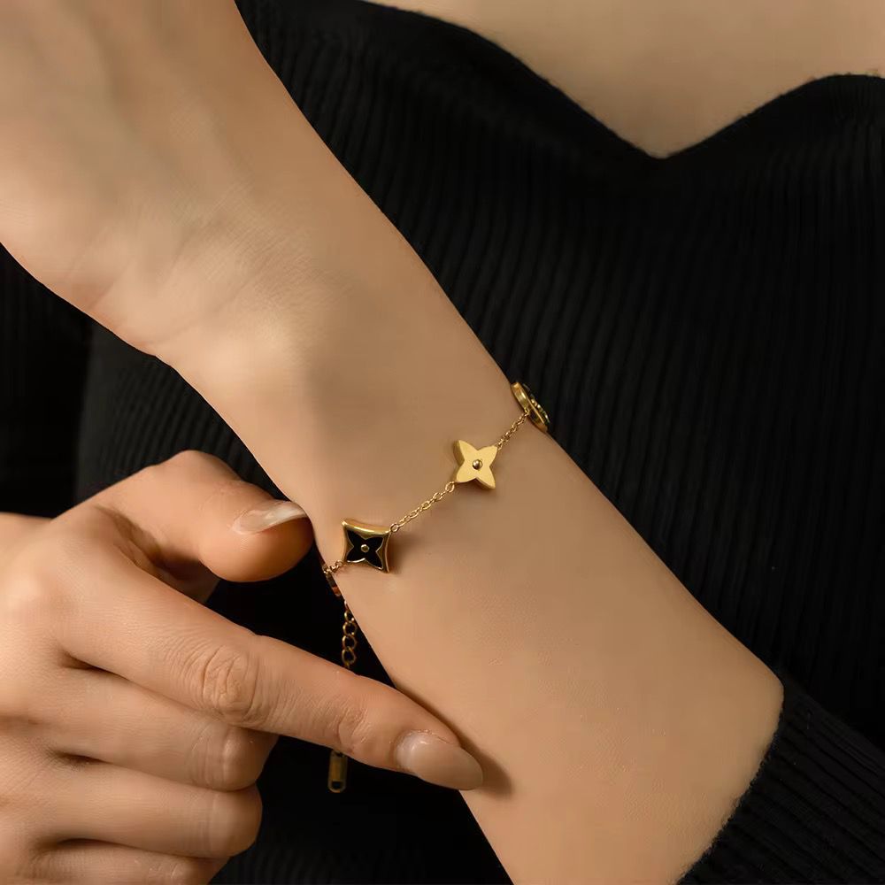Clover Charm Bracelet Black worn